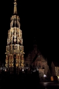 100B2682_SchoenerBrunnen-Frauenkirche.jpg