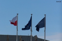 100_3218_palazzo presidenziale-bandiere.jpg