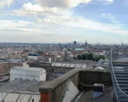 Il Gravity Bar al Guinness Storehouse offre una vista a 360° su Dublino Il Gravity Bar al Guinness Storehouse offre una vista a 360° su Dublino